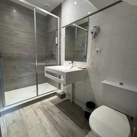 Contact De 2* Troyes