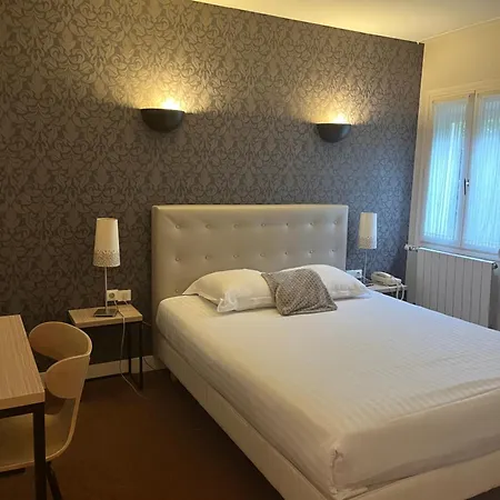 Contact De 2* Troyes