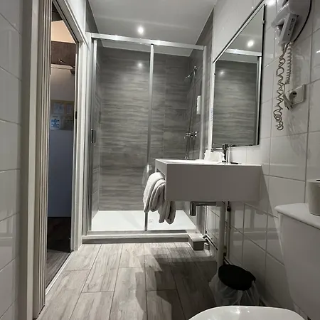 Contact De 2* Troyes