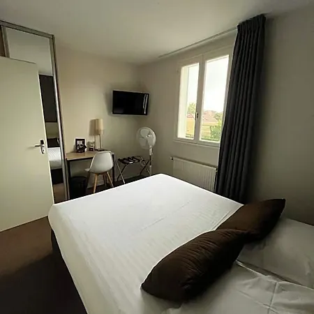 Hotel Contact De