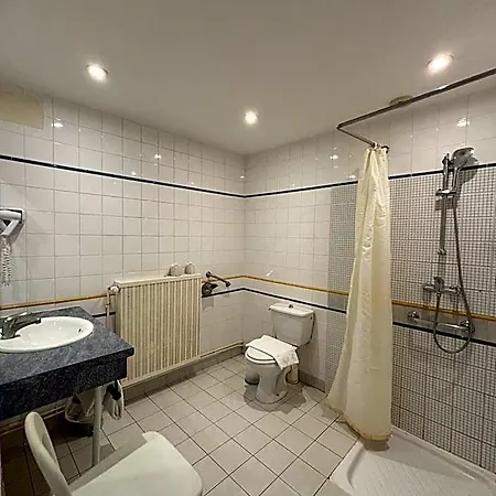 Hotel Contact De 2*