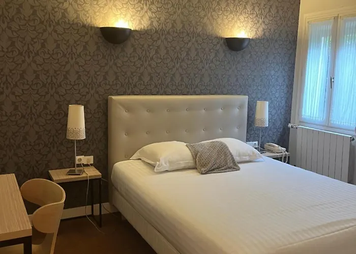 Contact De 2* Troyes