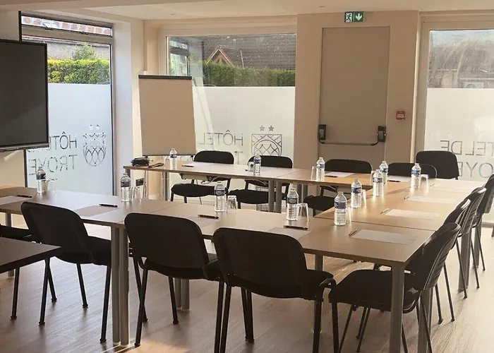 Contact De 2* Troyes