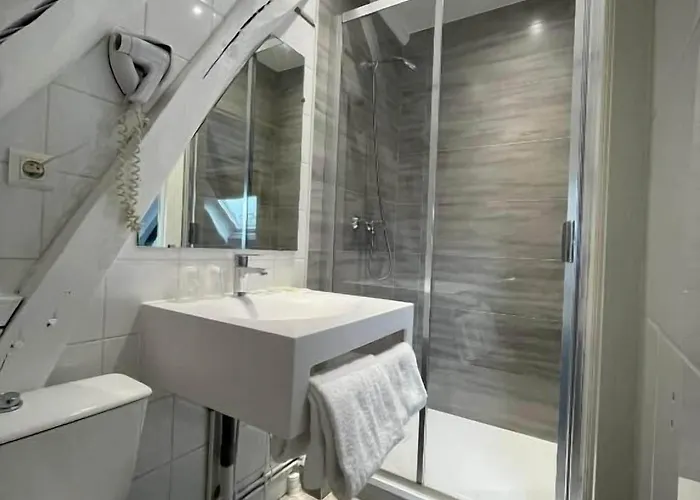 Contact De 2* Troyes